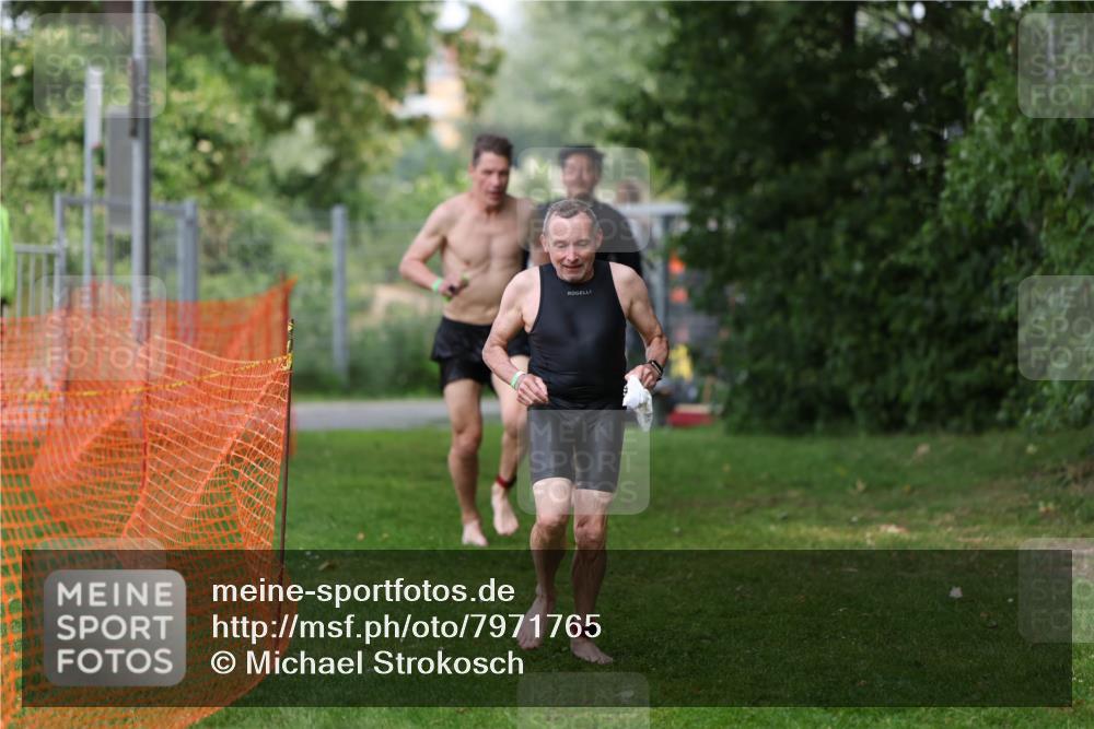 15.06.2025 - 7 Türme Triathlon Michael Strokosch http://msf.ph/oto/7971765 15.06.2025 13:01:16 Schwimmen 702, 759, 785, 847, 972, 1080, 1096, 1192, 1200 meine-sportfotos.de