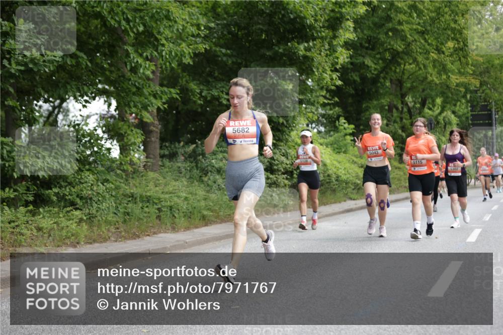 15.06.2025 - REWE Women's Run Jannik Wohlers http://msf.ph/oto/7971767 15.06.2025 10:06:37 Laufen 5682, 5043, 5128, 5115, 5302 meine-sportfotos.de