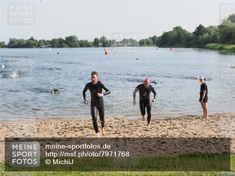 21.06.2025 - 27. Vierlanden-Triathlon MichiJ http://msf.ph/oto/7971768 15.06.2026 08:32:21 Schwimmen 50, 188 meine-sportfotos.de
