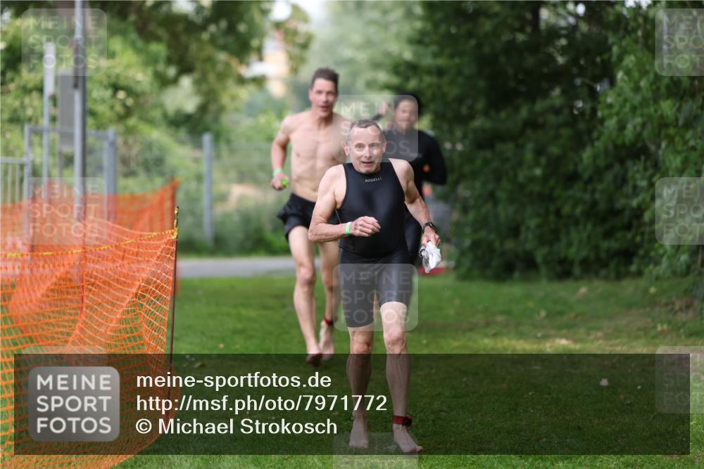 15.06.2025 - 7 Türme Triathlon Michael Strokosch http://msf.ph/oto/7971772 15.06.2025 13:01:16 Schwimmen 702, 759, 785, 847, 972, 1080, 1096, 1192, 1200 meine-sportfotos.de