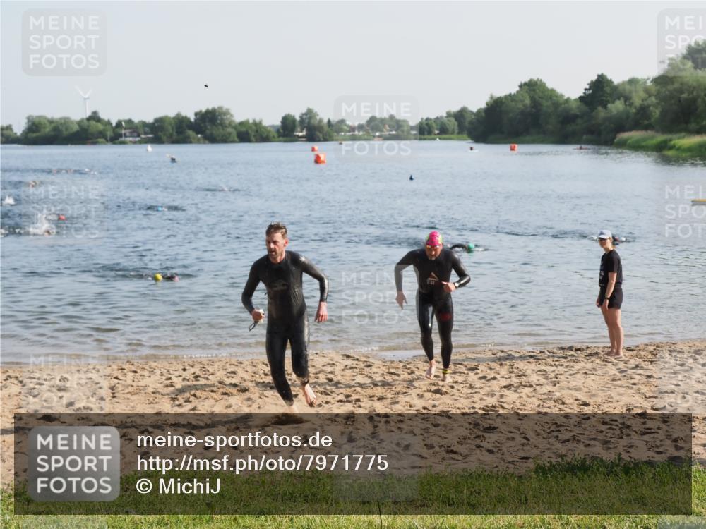 21.06.2025 - 27. Vierlanden-Triathlon MichiJ http://msf.ph/oto/7971775 15.06.2026 08:32:21 Schwimmen 50, 188 meine-sportfotos.de