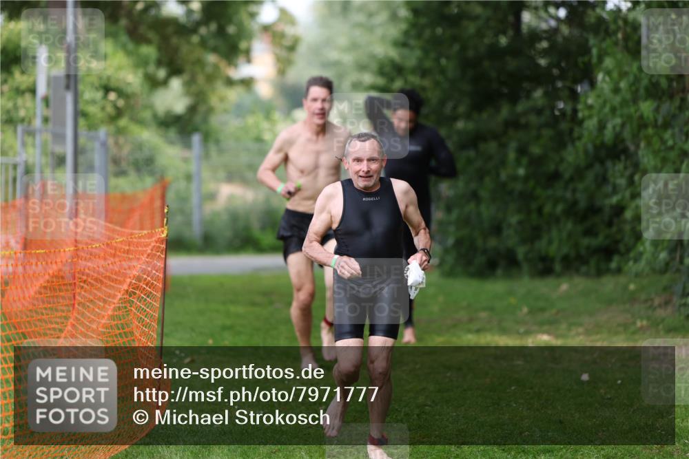 15.06.2025 - 7 Türme Triathlon Michael Strokosch http://msf.ph/oto/7971777 15.06.2025 13:01:17 Schwimmen 702, 759, 785, 847, 972, 1080, 1096, 1192, 1200 meine-sportfotos.de