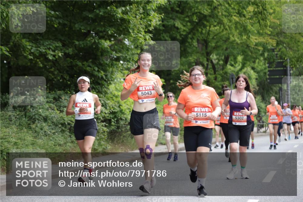 15.06.2025 - REWE Women's Run Jannik Wohlers http://msf.ph/oto/7971786 15.06.2025 10:06:39 Laufen 5043, 5489, 5115, 5302 meine-sportfotos.de