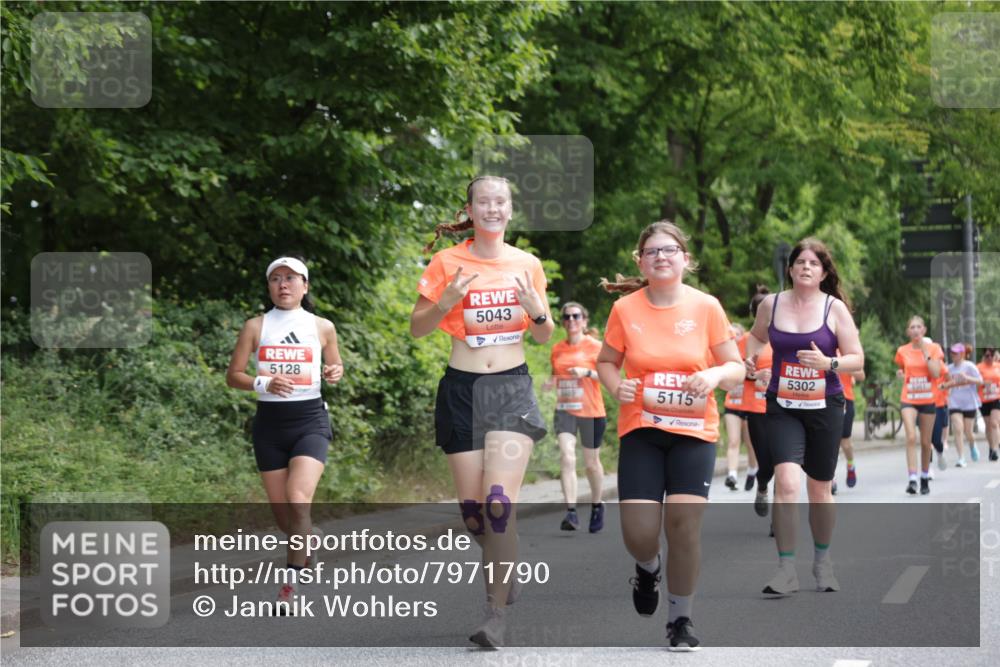 15.06.2025 - REWE Women's Run Jannik Wohlers http://msf.ph/oto/7971790 15.06.2025 10:06:39 Laufen 5128, 5043, 80, 489, 5115, 5302 meine-sportfotos.de