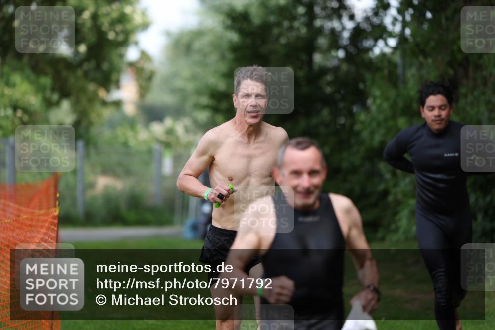 15.06.2025 - 7 Türme Triathlon Michael Strokosch http://msf.ph/oto/7971792 15.06.2025 13:01:19 Schwimmen 702, 759, 785, 972, 1080, 1096, 1192, 1200 meine-sportfotos.de