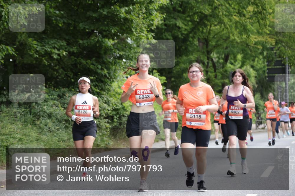 15.06.2025 - REWE Women's Run Jannik Wohlers http://msf.ph/oto/7971793 15.06.2025 10:06:39 Laufen 5128, 5043, 5115, 80, 5302 meine-sportfotos.de