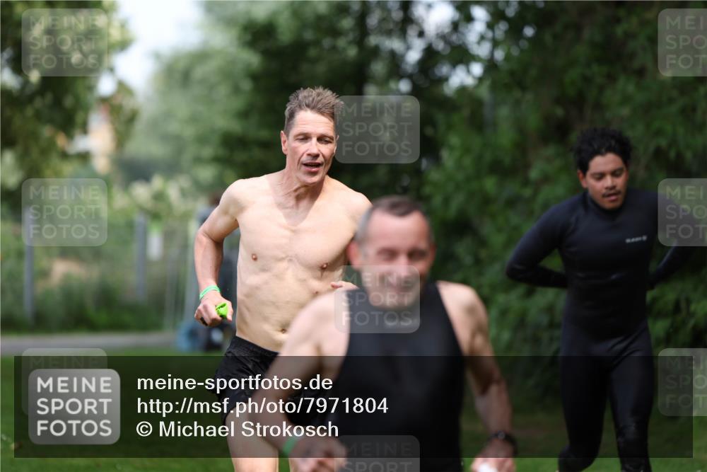 15.06.2025 - 7 Türme Triathlon Michael Strokosch http://msf.ph/oto/7971804 15.06.2025 13:01:19 Schwimmen 702, 759, 785, 972, 1080, 1096, 1192, 1200 meine-sportfotos.de