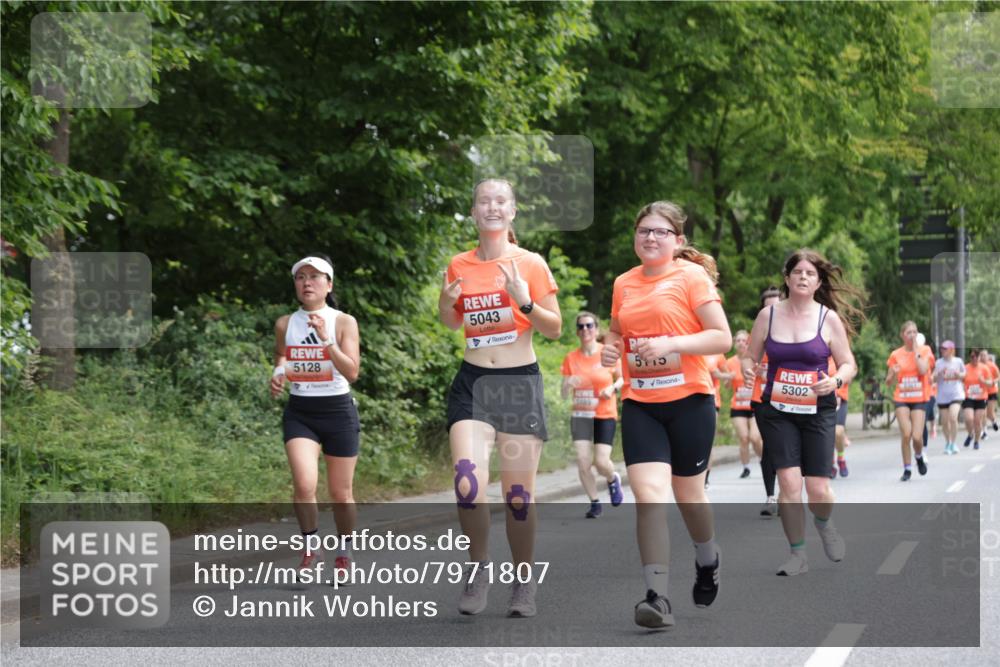 15.06.2025 - REWE Women's Run Jannik Wohlers http://msf.ph/oto/7971807 15.06.2025 10:06:39 Laufen 5128, 5043, 489, 5115, 5302 meine-sportfotos.de