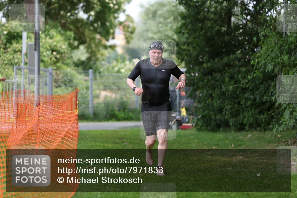 15.06.2025 - 7 Türme Triathlon Michael Strokosch http://msf.ph/oto/7971833 15.06.2025 13:01:42 Schwimmen 834 meine-sportfotos.de