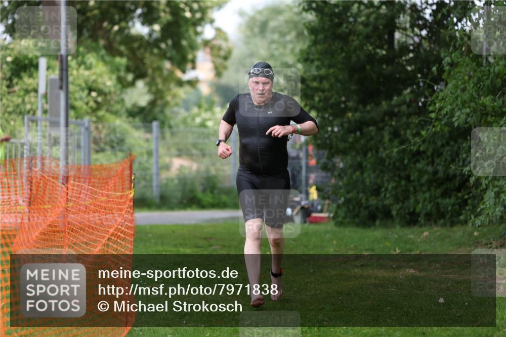 15.06.2025 - 7 Türme Triathlon Michael Strokosch http://msf.ph/oto/7971838 15.06.2025 13:01:42 Schwimmen 834 meine-sportfotos.de