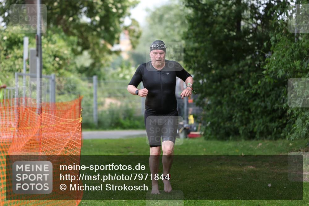 15.06.2025 - 7 Türme Triathlon Michael Strokosch http://msf.ph/oto/7971844 15.06.2025 13:01:42 Schwimmen 834 meine-sportfotos.de