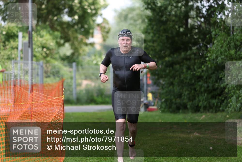 15.06.2025 - 7 Türme Triathlon Michael Strokosch http://msf.ph/oto/7971854 15.06.2025 13:01:42 Schwimmen 834 meine-sportfotos.de