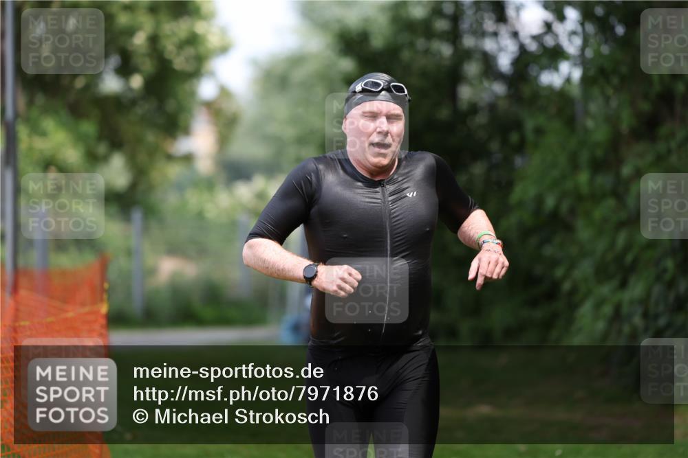 15.06.2025 - 7 Türme Triathlon Michael Strokosch http://msf.ph/oto/7971876 15.06.2025 13:01:44 Schwimmen 834 meine-sportfotos.de