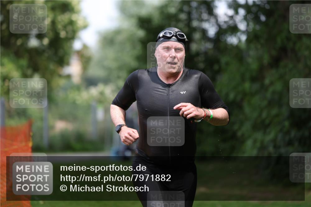 15.06.2025 - 7 Türme Triathlon Michael Strokosch http://msf.ph/oto/7971882 15.06.2025 13:01:44 Schwimmen 834 meine-sportfotos.de