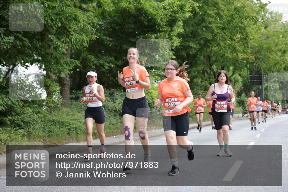 15.06.2025 - REWE Women's Run Jannik Wohlers http://msf.ph/oto/7971883 15.06.2025 10:06:40 Laufen 5043, 5128, 5115, 5302 meine-sportfotos.de