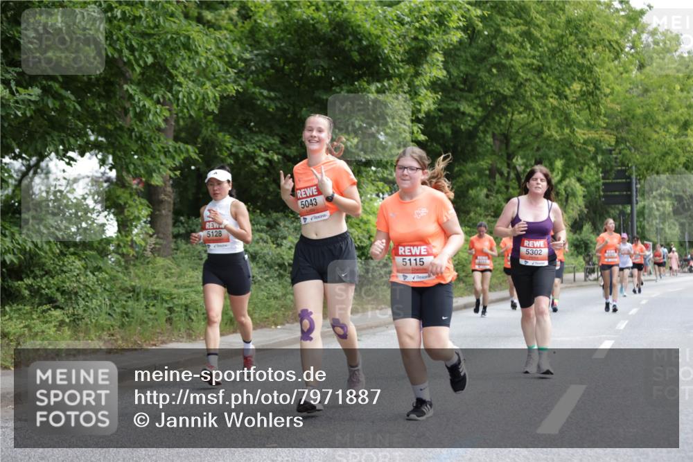 15.06.2025 - REWE Women's Run Jannik Wohlers http://msf.ph/oto/7971887 15.06.2025 10:06:40 Laufen 5128, 5043, 5115, 5302 meine-sportfotos.de