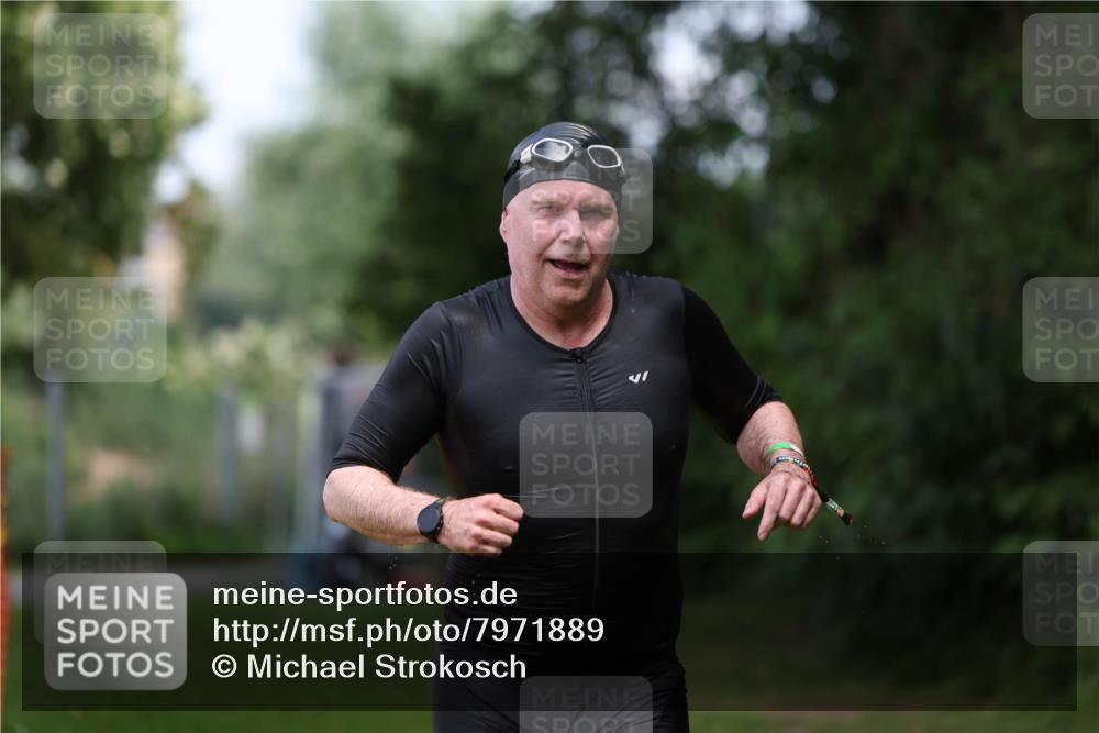 15.06.2025 - 7 Türme Triathlon Michael Strokosch http://msf.ph/oto/7971889 15.06.2025 13:01:45 Schwimmen 834 meine-sportfotos.de