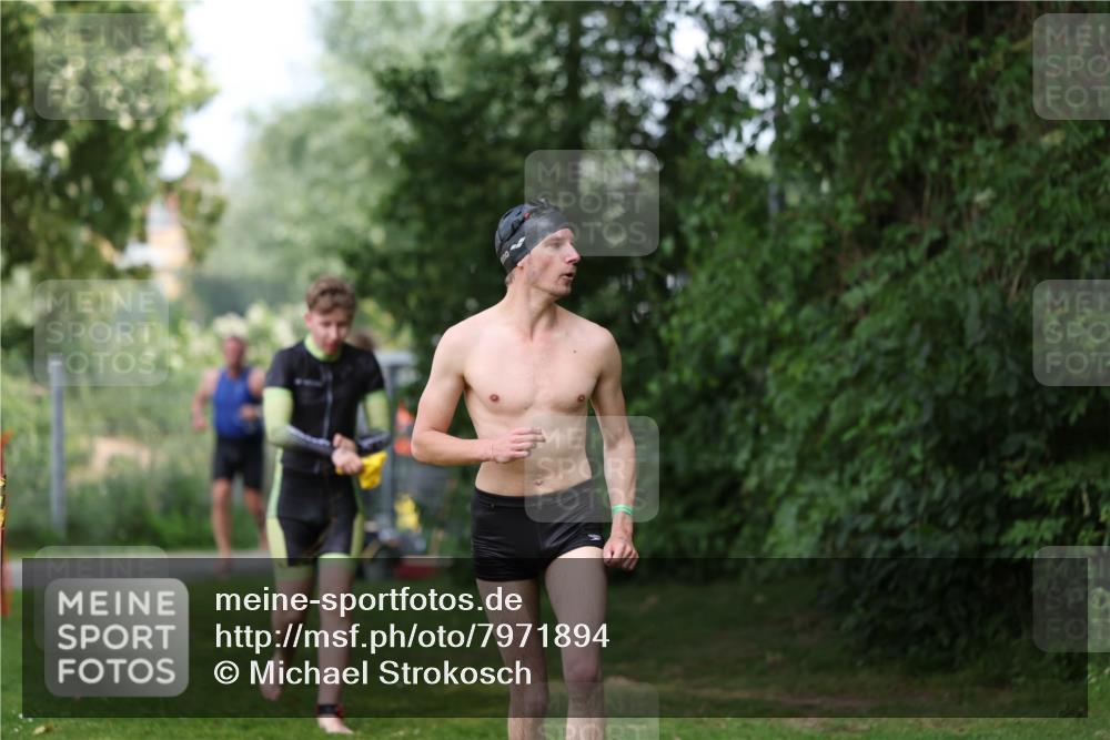15.06.2025 - 7 Türme Triathlon Michael Strokosch http://msf.ph/oto/7971894 15.06.2025 13:02:20 Schwimmen 1083, 1118, 1173 meine-sportfotos.de