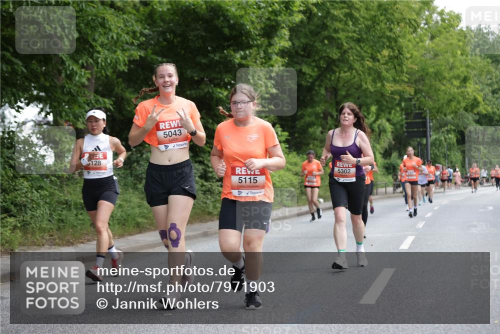 15.06.2025 - REWE Women's Run Jannik Wohlers http://msf.ph/oto/7971903 15.06.2025 10:06:40 Laufen 128, 5043, 5115, 5302 meine-sportfotos.de