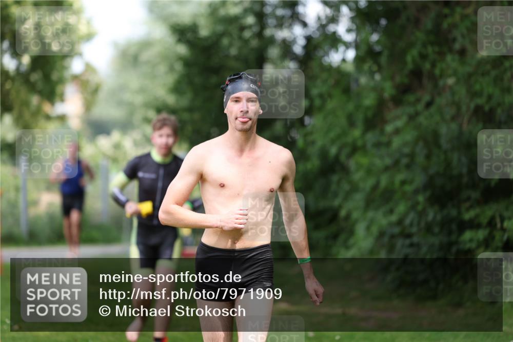 15.06.2025 - 7 Türme Triathlon Michael Strokosch http://msf.ph/oto/7971909 15.06.2025 13:02:21 Schwimmen 1083, 1118, 1173 meine-sportfotos.de