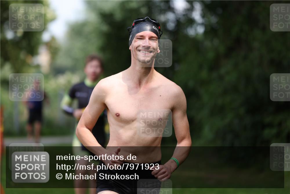 15.06.2025 - 7 Türme Triathlon Michael Strokosch http://msf.ph/oto/7971923 15.06.2025 13:02:22 Schwimmen 1083, 1118, 1173 meine-sportfotos.de