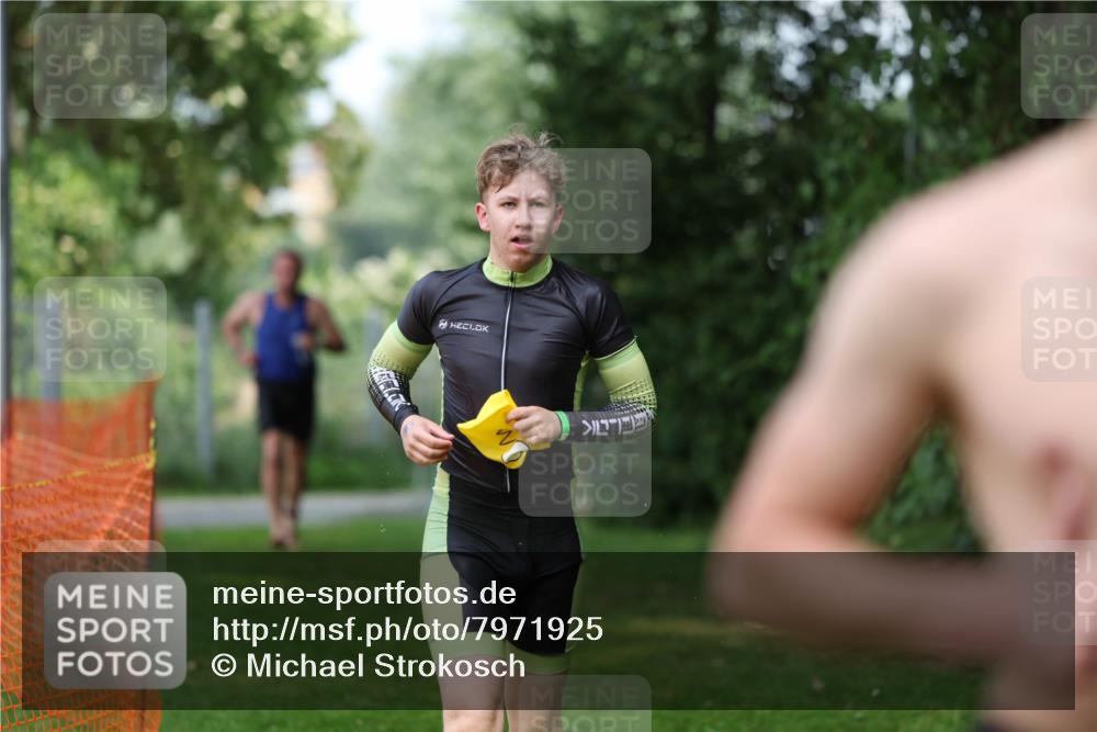 15.06.2025 - 7 Türme Triathlon Michael Strokosch http://msf.ph/oto/7971925 15.06.2025 13:02:23 Schwimmen 1083, 1118, 1173 meine-sportfotos.de