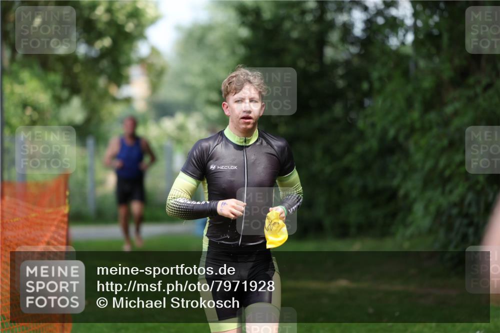 15.06.2025 - 7 Türme Triathlon Michael Strokosch http://msf.ph/oto/7971928 15.06.2025 13:02:23 Schwimmen 1083, 1118, 1173 meine-sportfotos.de