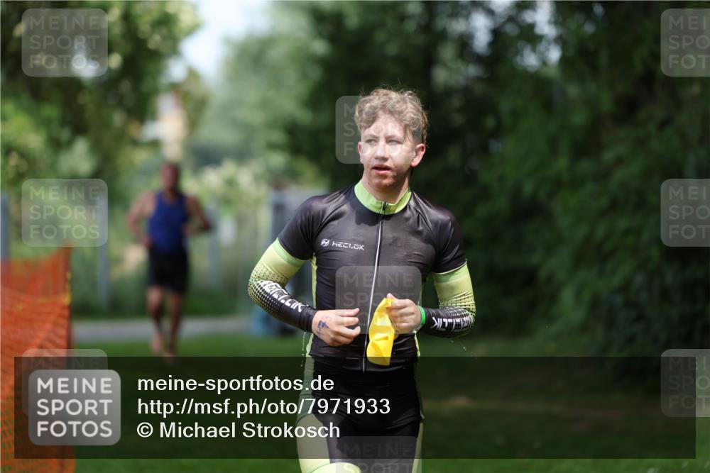 15.06.2025 - 7 Türme Triathlon Michael Strokosch http://msf.ph/oto/7971933 15.06.2025 13:02:24 Schwimmen 1083, 1118, 1173 meine-sportfotos.de