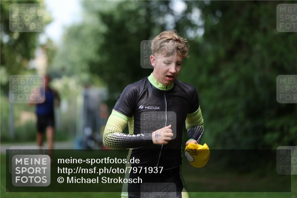 15.06.2025 - 7 Türme Triathlon Michael Strokosch http://msf.ph/oto/7971937 15.06.2025 13:02:24 Schwimmen 1083, 1118, 1173 meine-sportfotos.de
