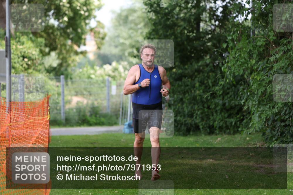 15.06.2025 - 7 Türme Triathlon Michael Strokosch http://msf.ph/oto/7971953 15.06.2025 13:02:27 Schwimmen 1083, 1118, 1173 meine-sportfotos.de