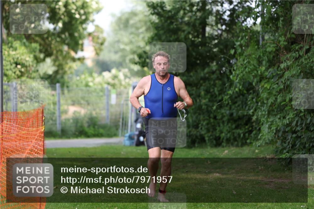 15.06.2025 - 7 Türme Triathlon Michael Strokosch http://msf.ph/oto/7971957 15.06.2025 13:02:27 Schwimmen 1083, 1118, 1173 meine-sportfotos.de