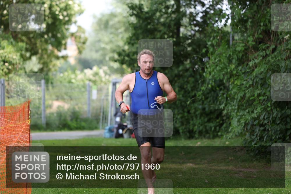 15.06.2025 - 7 Türme Triathlon Michael Strokosch http://msf.ph/oto/7971960 15.06.2025 13:02:27 Schwimmen 1083, 1118, 1173 meine-sportfotos.de