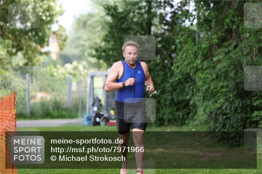 15.06.2025 - 7 Türme Triathlon Michael Strokosch http://msf.ph/oto/7971966 15.06.2025 13:02:28 Schwimmen 1083, 1118, 1173 meine-sportfotos.de