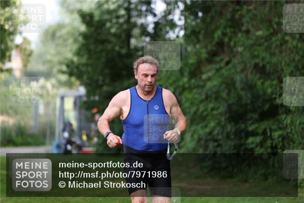 15.06.2025 - 7 Türme Triathlon Michael Strokosch http://msf.ph/oto/7971986 15.06.2025 13:02:29 Schwimmen 1083, 1118, 1173 meine-sportfotos.de