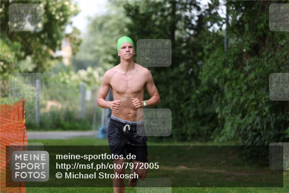 15.06.2025 - 7 Türme Triathlon Michael Strokosch http://msf.ph/oto/7972005 15.06.2025 13:02:39 Schwimmen 1083 meine-sportfotos.de