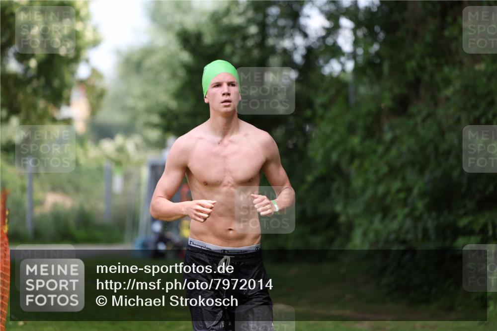 15.06.2025 - 7 Türme Triathlon Michael Strokosch http://msf.ph/oto/7972014 15.06.2025 13:02:40 Schwimmen 1083 meine-sportfotos.de