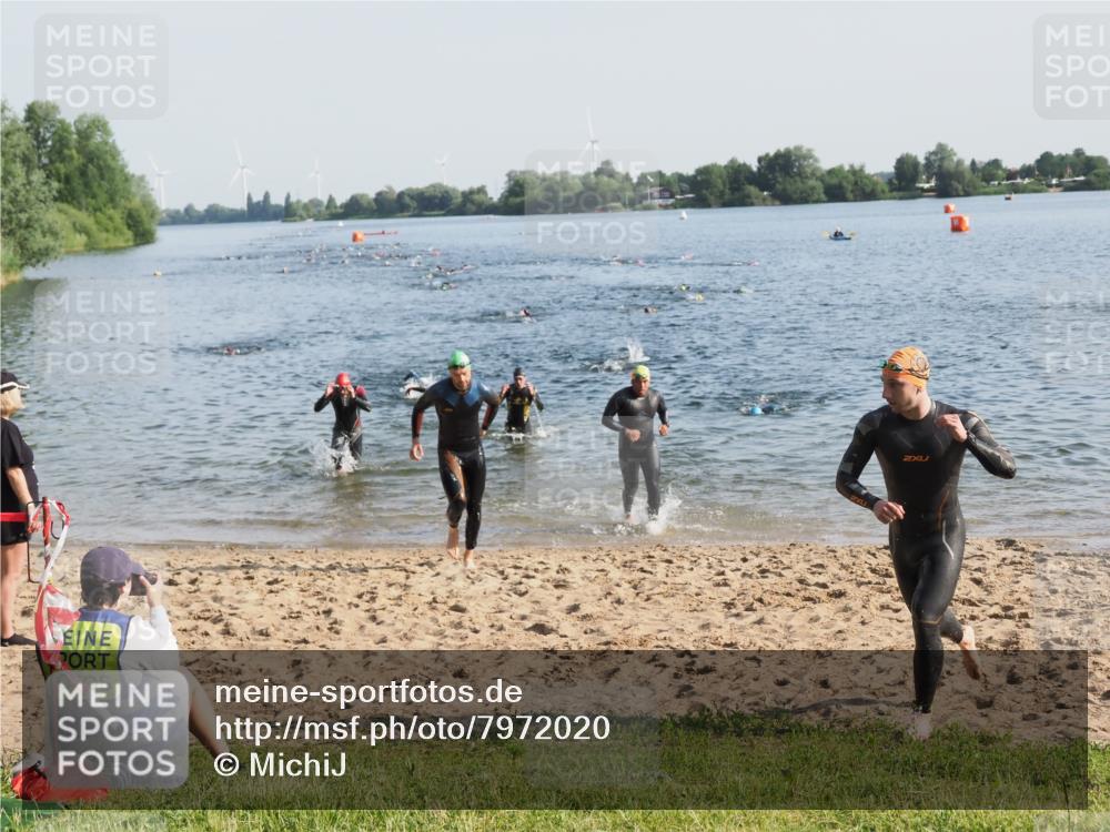 21.06.2025 - 27. Vierlanden-Triathlon MichiJ http://msf.ph/oto/7972020 15.06.2026 08:32:46 Schwimmen 25, 38, 41, 60, 87 meine-sportfotos.de