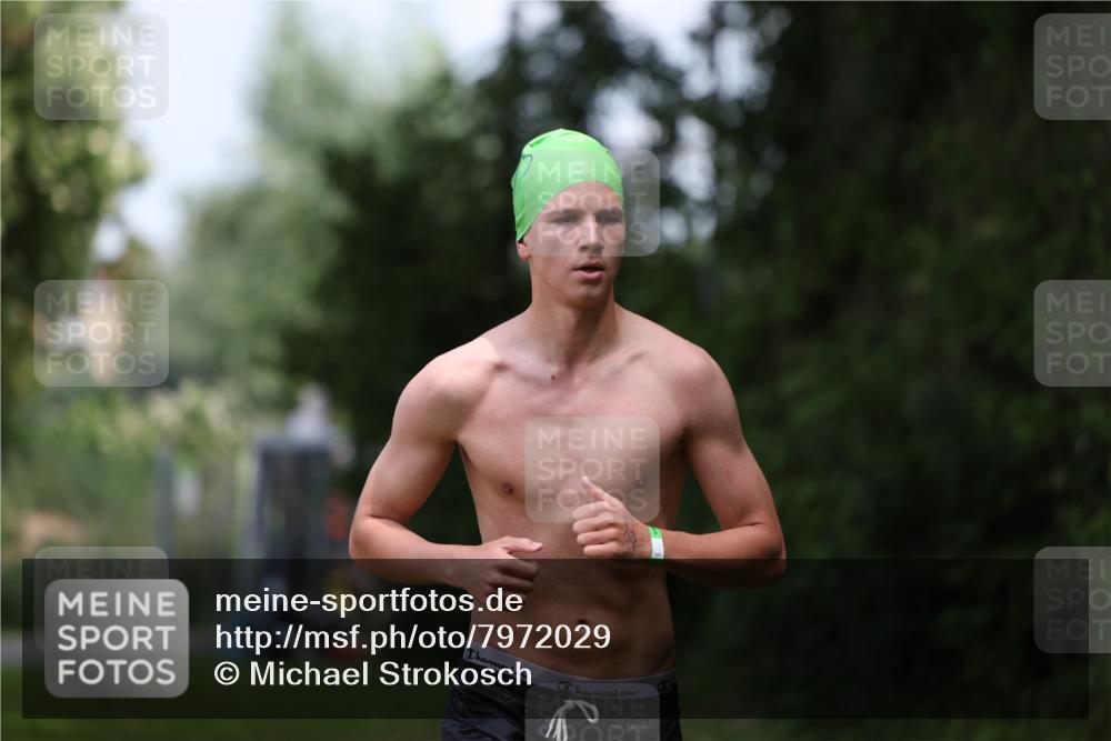 15.06.2025 - 7 Türme Triathlon Michael Strokosch http://msf.ph/oto/7972029 15.06.2025 13:02:40 Schwimmen 1083 meine-sportfotos.de