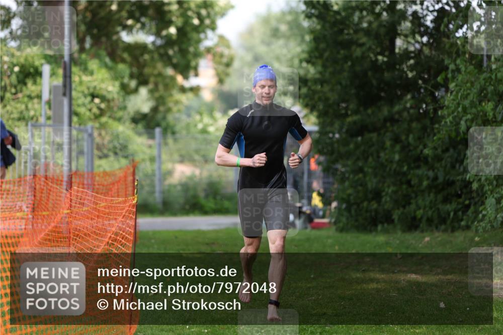 15.06.2025 - 7 Türme Triathlon Michael Strokosch http://msf.ph/oto/7972048 15.06.2025 13:03:30 Schwimmen 1078 meine-sportfotos.de