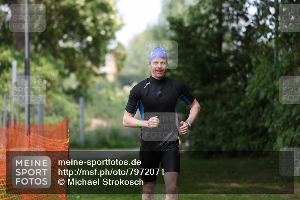 15.06.2025 - 7 Türme Triathlon Michael Strokosch http://msf.ph/oto/7972071 15.06.2025 13:03:32 Schwimmen 1078 meine-sportfotos.de