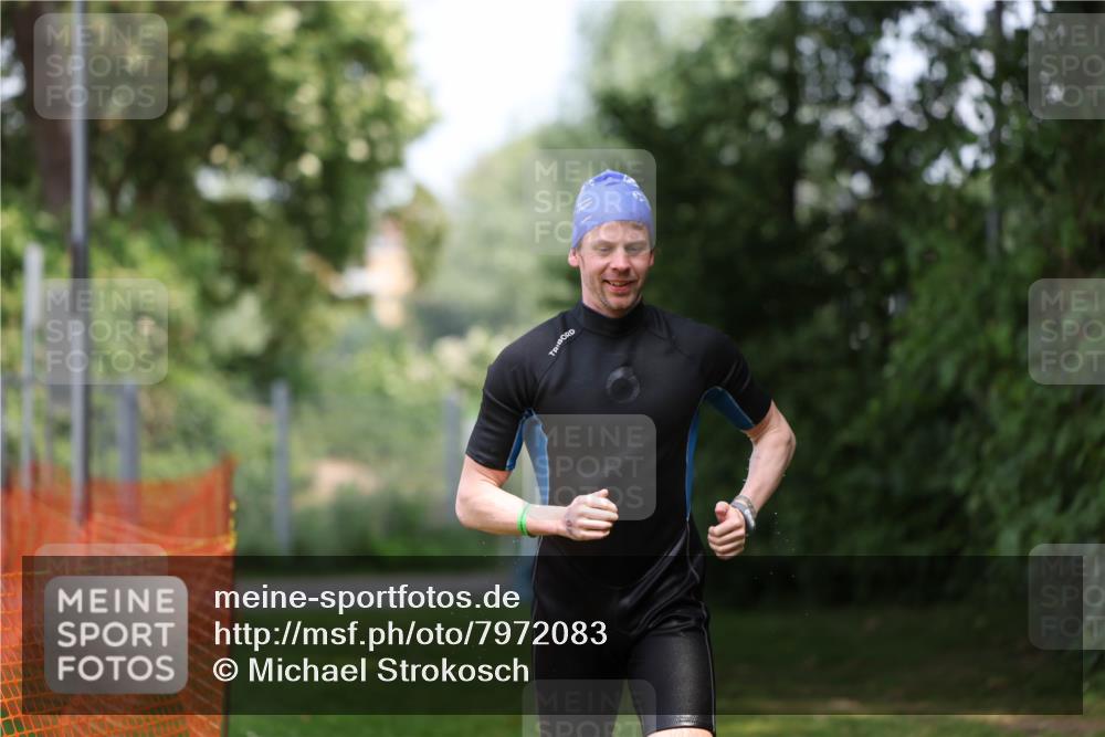 15.06.2025 - 7 Türme Triathlon Michael Strokosch http://msf.ph/oto/7972083 15.06.2025 13:03:32 Schwimmen 1078 meine-sportfotos.de