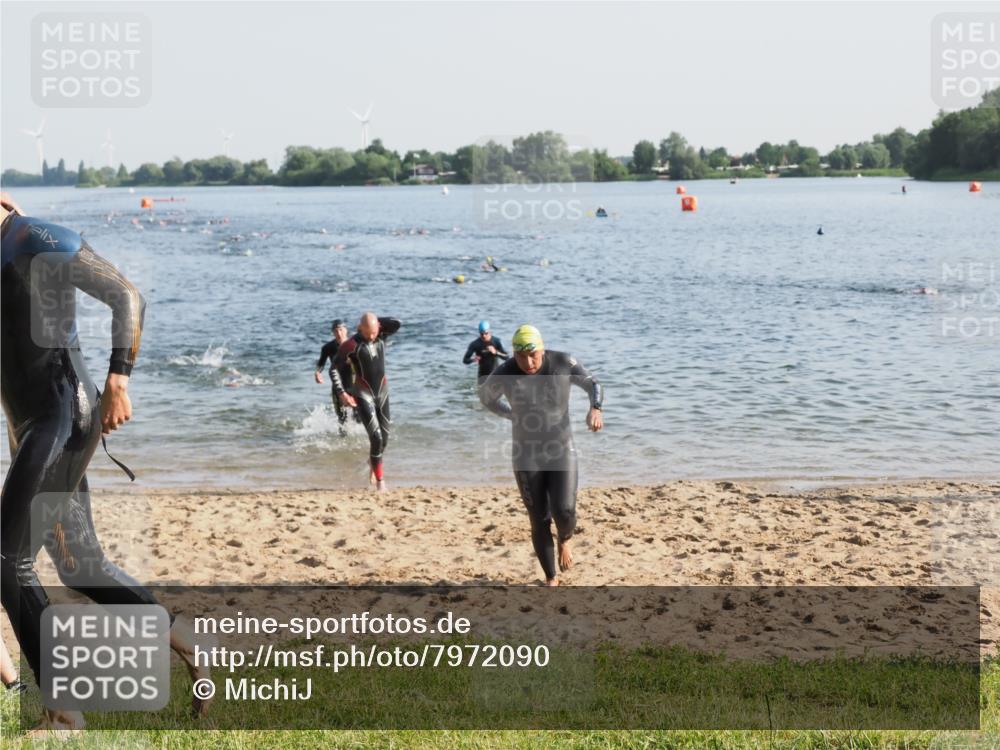 21.06.2025 - 27. Vierlanden-Triathlon MichiJ http://msf.ph/oto/7972090 15.06.2026 08:32:50 Schwimmen 8, 25, 38, 41, 60, 87 meine-sportfotos.de