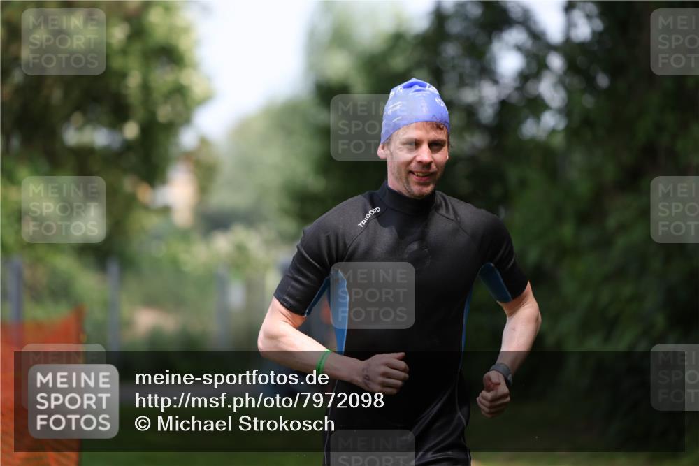 15.06.2025 - 7 Türme Triathlon Michael Strokosch http://msf.ph/oto/7972098 15.06.2025 13:03:33 Schwimmen 1078 meine-sportfotos.de