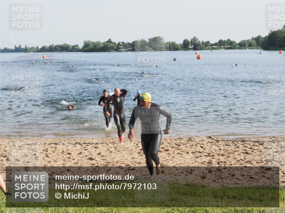 21.06.2025 - 27. Vierlanden-Triathlon MichiJ http://msf.ph/oto/7972103 15.06.2026 08:32:51 Schwimmen 8, 25, 38, 41, 60, 87 meine-sportfotos.de