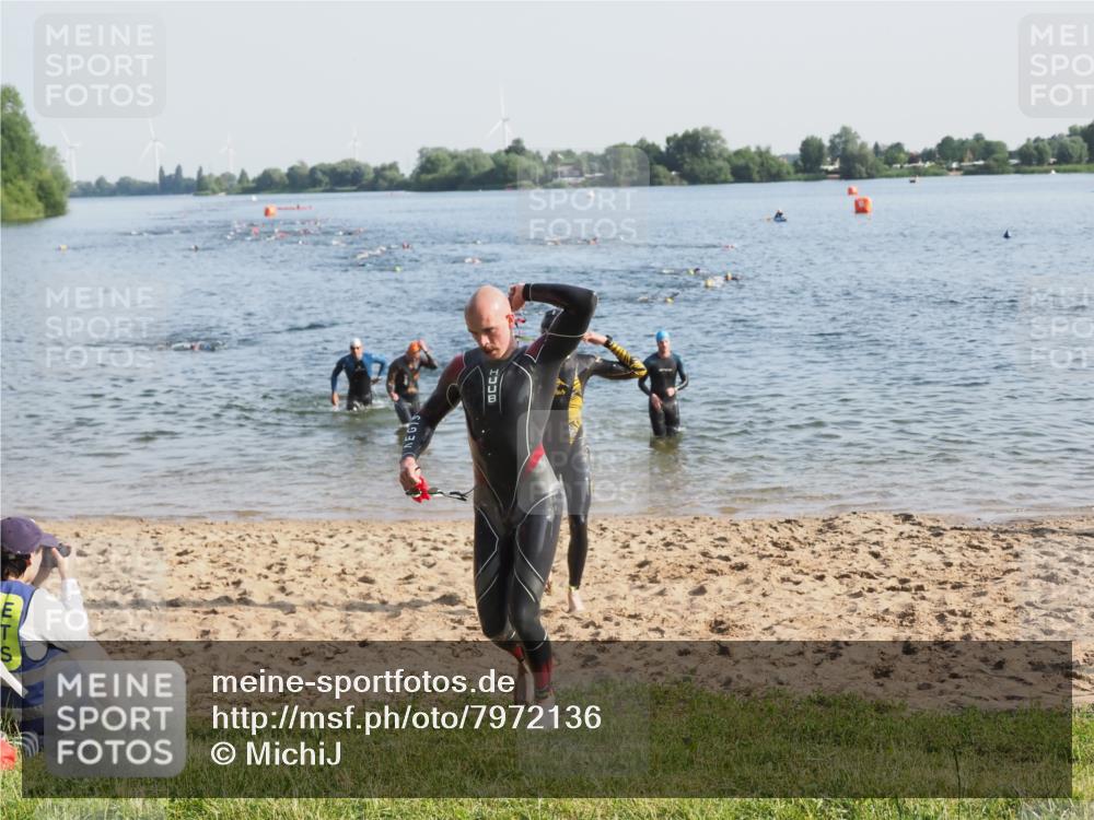 21.06.2025 - 27. Vierlanden-Triathlon MichiJ http://msf.ph/oto/7972136 15.06.2026 08:32:54 Schwimmen 8, 41, 60, 87, 234 meine-sportfotos.de