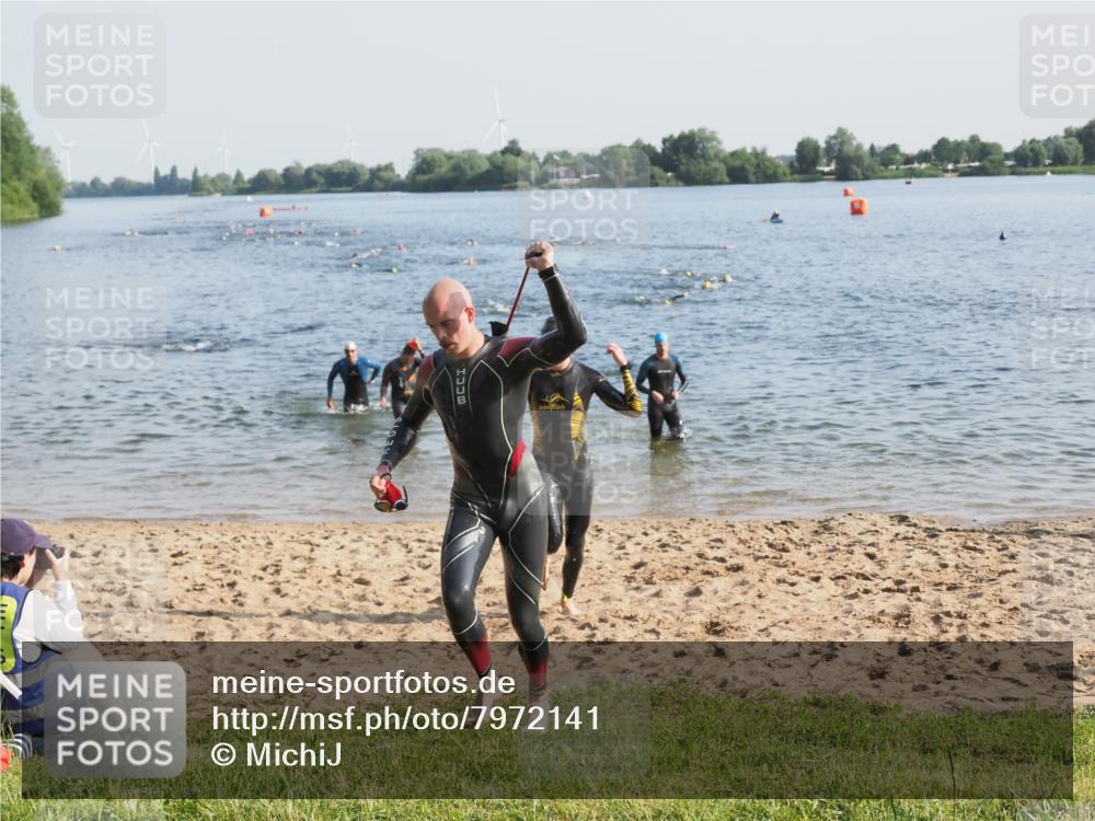 21.06.2025 - 27. Vierlanden-Triathlon MichiJ http://msf.ph/oto/7972141 15.06.2026 08:32:54 Schwimmen 8, 41, 60, 87, 234 meine-sportfotos.de