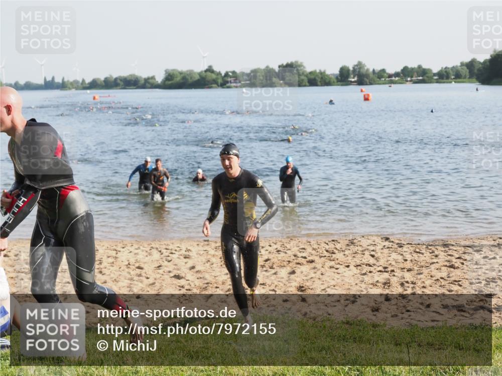 21.06.2025 - 27. Vierlanden-Triathlon MichiJ http://msf.ph/oto/7972155 15.06.2026 08:32:55 Schwimmen 8, 41, 60, 87, 185, 234 meine-sportfotos.de