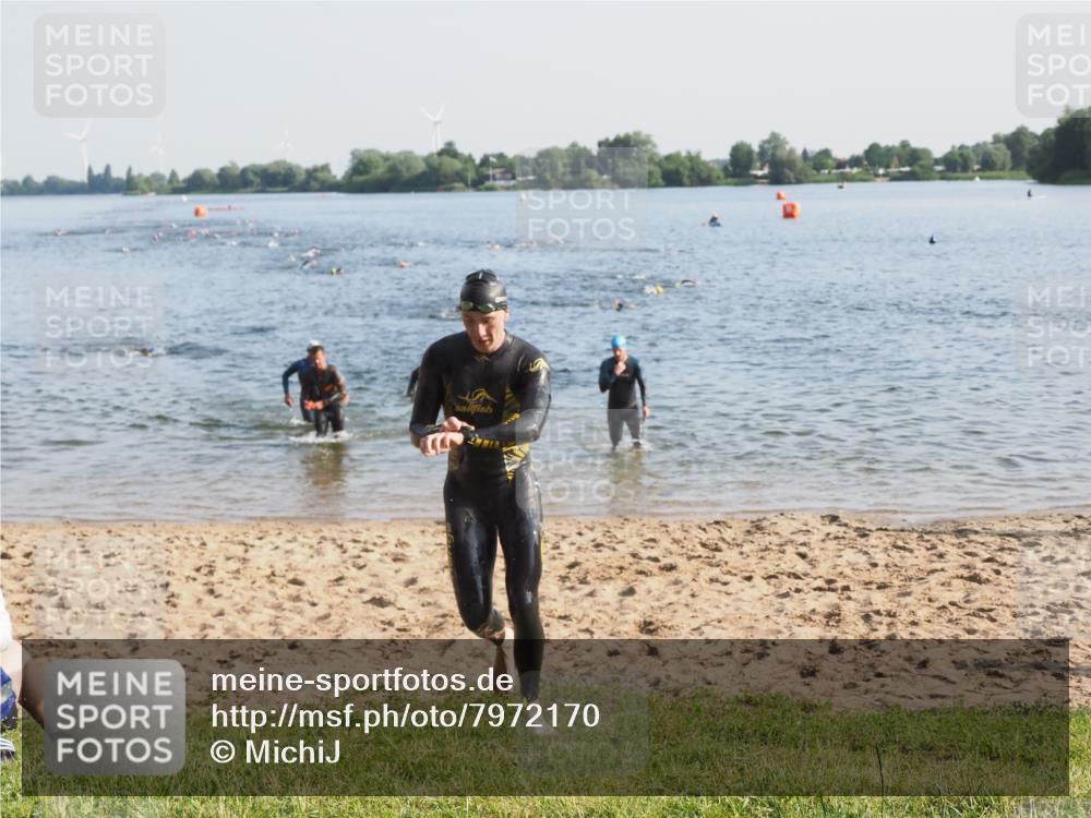 21.06.2025 - 27. Vierlanden-Triathlon MichiJ http://msf.ph/oto/7972170 15.06.2026 08:32:55 Schwimmen 8, 41, 60, 87, 185, 234 meine-sportfotos.de