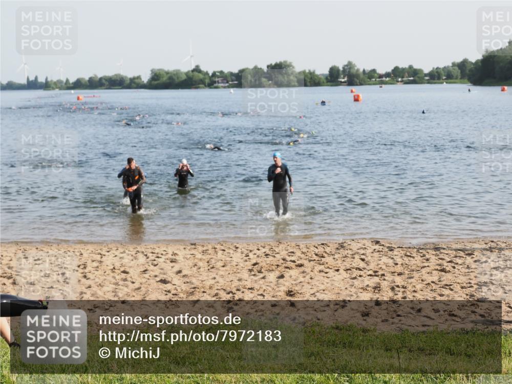 21.06.2025 - 27. Vierlanden-Triathlon MichiJ http://msf.ph/oto/7972183 15.06.2026 08:32:56 Schwimmen 8, 41, 60, 87, 185, 234 meine-sportfotos.de