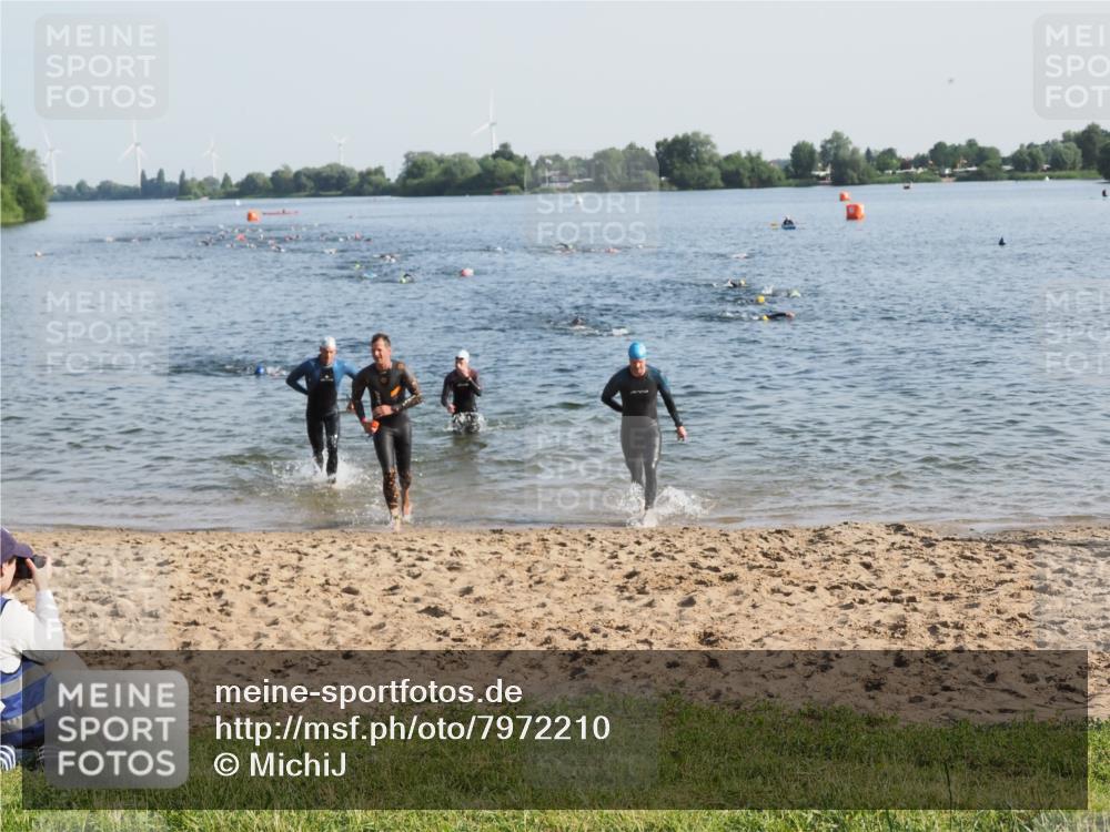 21.06.2025 - 27. Vierlanden-Triathlon MichiJ http://msf.ph/oto/7972210 15.06.2026 08:32:59 Schwimmen 8, 15, 36, 41, 60, 185, 234 meine-sportfotos.de